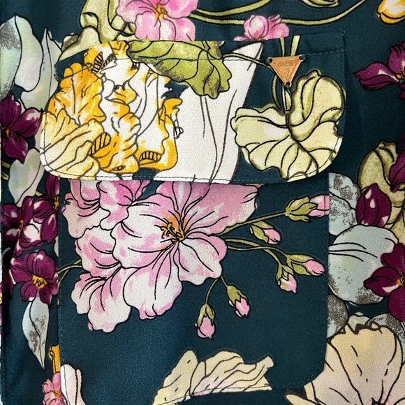 Guess Long Sleeve Floral Button Up Blouse, Front Pockets, Roll Up Sleeves, L - Picture 9 of 10